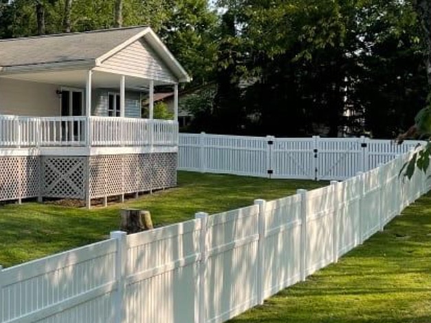 Residential fencig, commercial fencing, fence installation, and custom fencing in West Virginia
